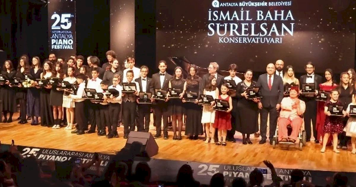 Antalya Piyano Festivali’nde gençler sahne aldı