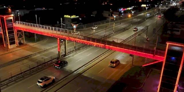 Kocaeli'den kadına şiddete karşı turuncu mesaj