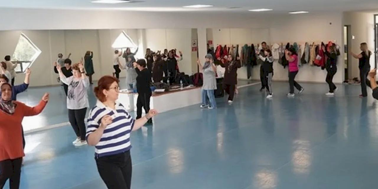 Denizli’de akadınlara zeybek kursu başladı