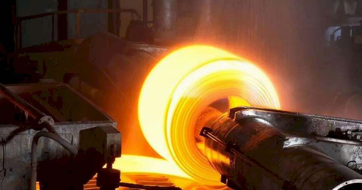 Sanayi üretimi yıllık arttı, aylık azaldı