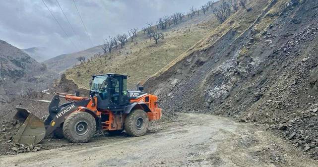 Batman Sason'da yağışla kapanan köy yolları yeniden açık