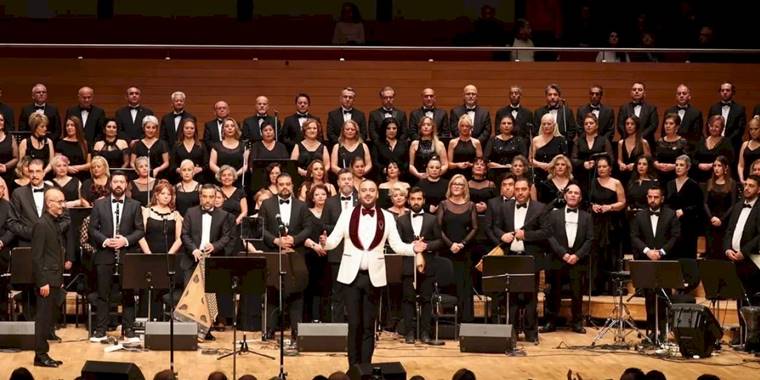 İzmir Korosu ‘Sonbahar Şarkıları’yla yüreklere dokundu