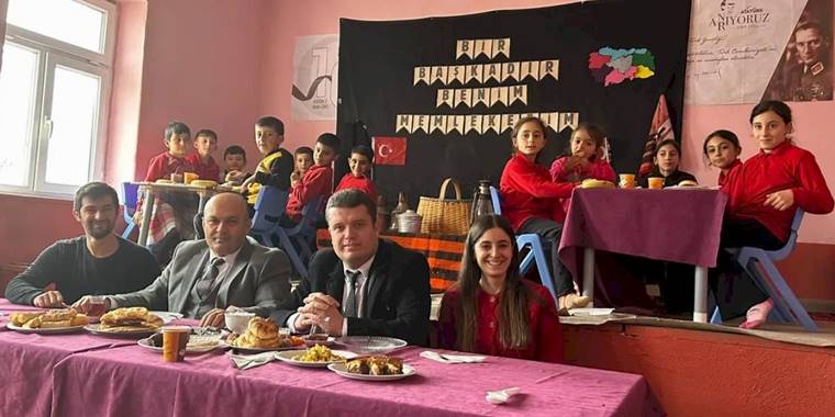 Ardanuç'un tek köy ilkokulunda 'yerli' coşku