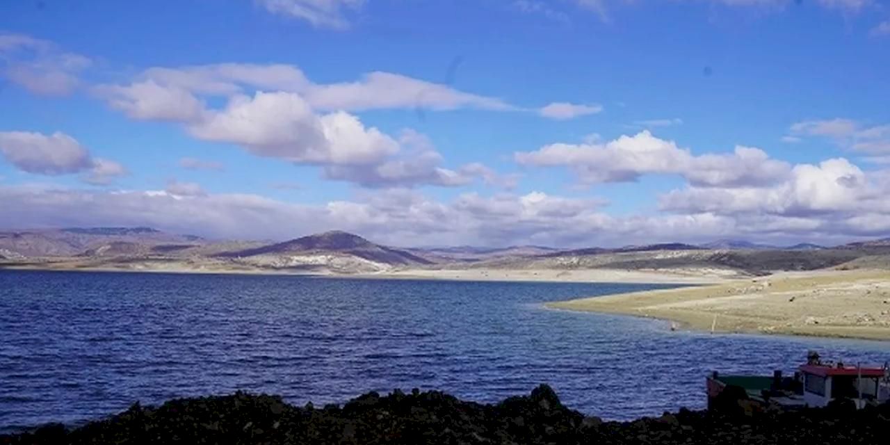ASKİ'den Çamlıca Barajı'na yüzer su pompası