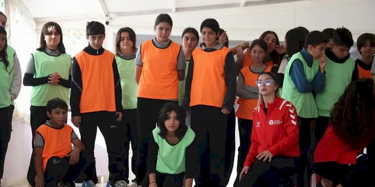 Antalya’da kız çocukları Floor Curling ile tanıştı