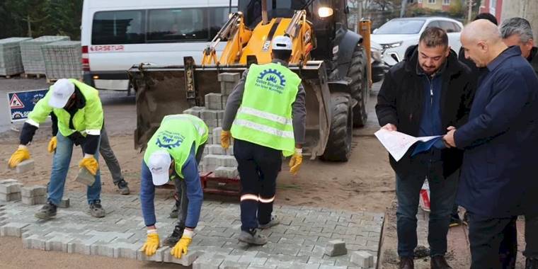 Kocaeli Gebze'de üstyapı çalışmalarını yerinde incelendi