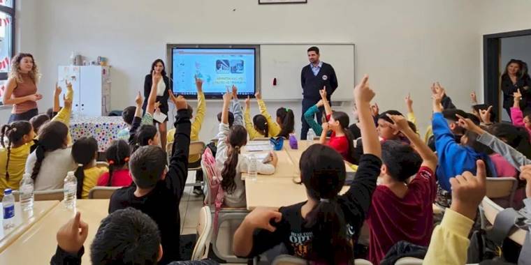İzmir Metrosu’ndan öğrencilere metro ve tramvay eğitimi