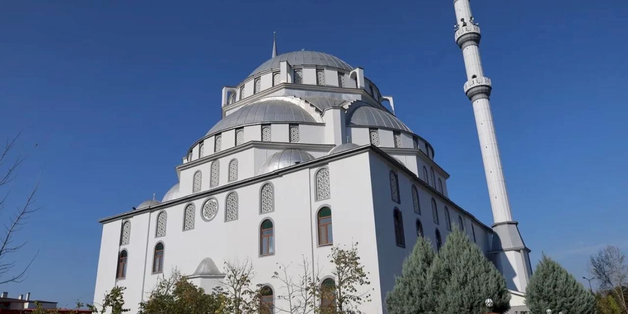 Kocaeli'de Abdülhamit Han Camii’nde estetik dokunuş