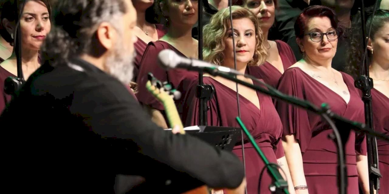 İstanbul Maltepe'de usta yorumcu Ruhi Su unutulmadı