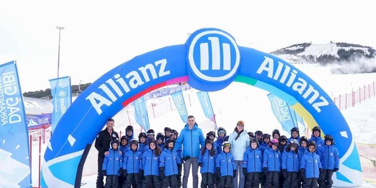 Palandöken’de Kız Çocuklarını Kayak Sporuyla Tanıştırdı 