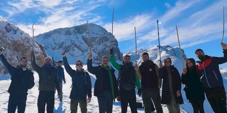 Batman'da Harrut Yaylası’na karlı yolda 4 saatlik tırmanış