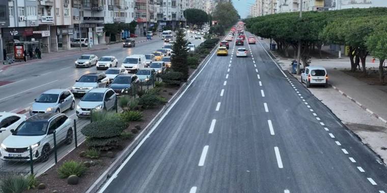 Antalya 100. Yıl Bulvarı’nda asfalt yenileme çalışması