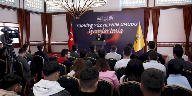 Konya'da Başkan Altay gençlerle buluştu