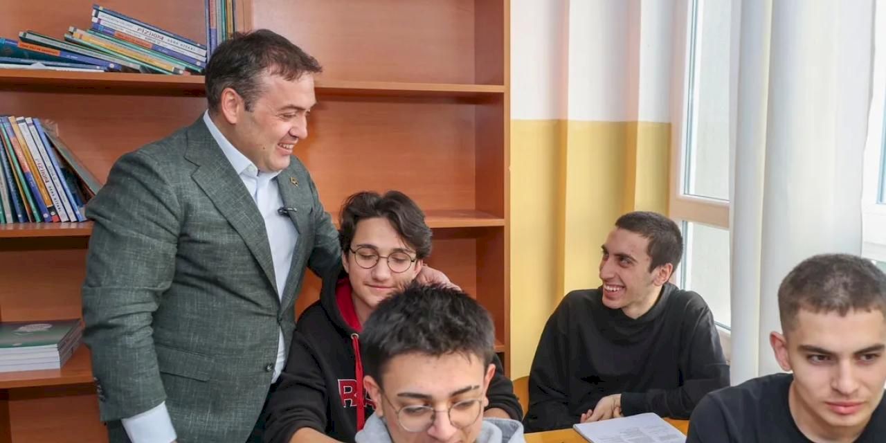 Bilecik'te Vali Sözer'den öğrencilere ziyaret