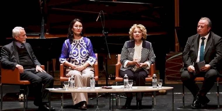 Dünya Türk Dili Ailesi Günü İzmir’de ilk kez düzenlendi