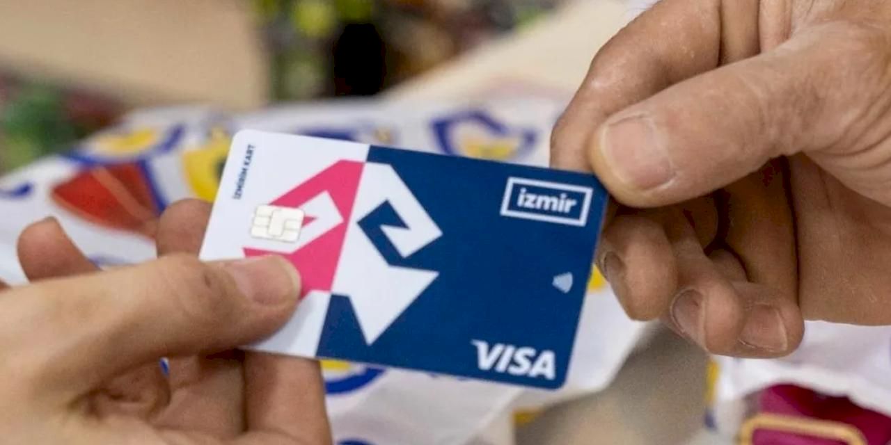 İzmir Büyükşehir öğrencinin yanında