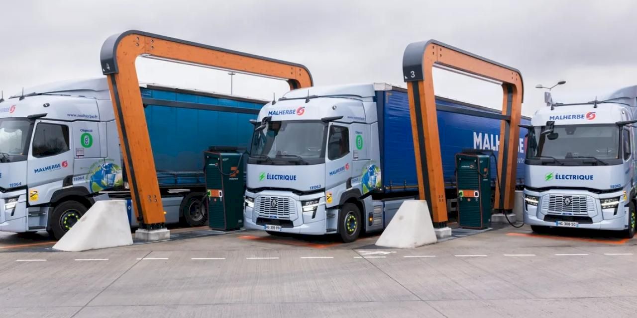 Renault Trucks, Malherbe ile iş birliği yaparak Blainville - Bourg-en-Bresse - Lyon lojistik koridorunu elektriklendiriyor
