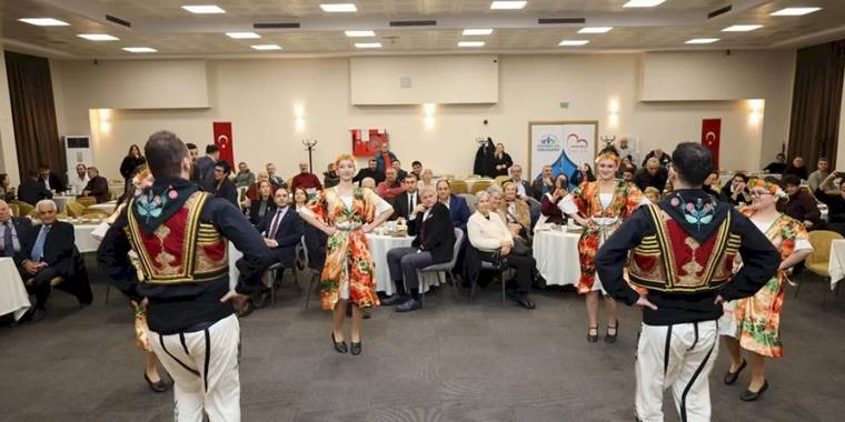 Kocaeli İzmit’te Dünya Türk Dili Ailesi Günü  anlamlı bir programla kutlandı