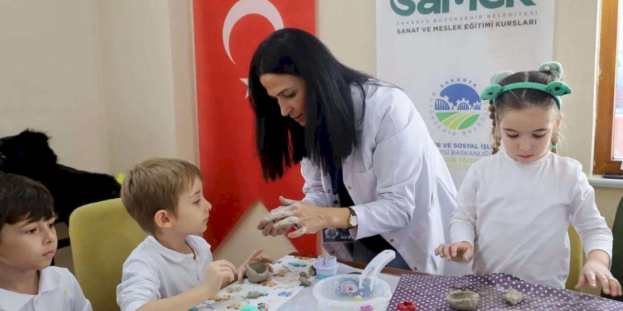 Sakarya'da minikler seramikle, gençler tezhiple tanıştı