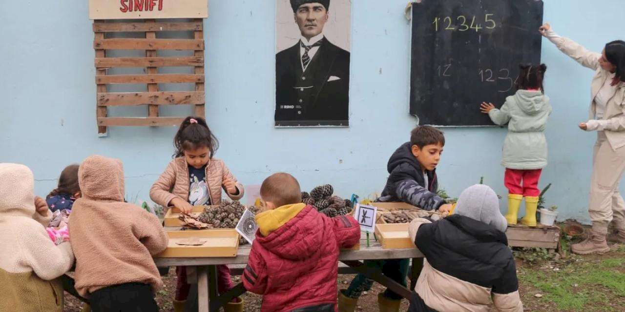 Adana'da okulun atıl bahçesinde 'açık hava' ders
