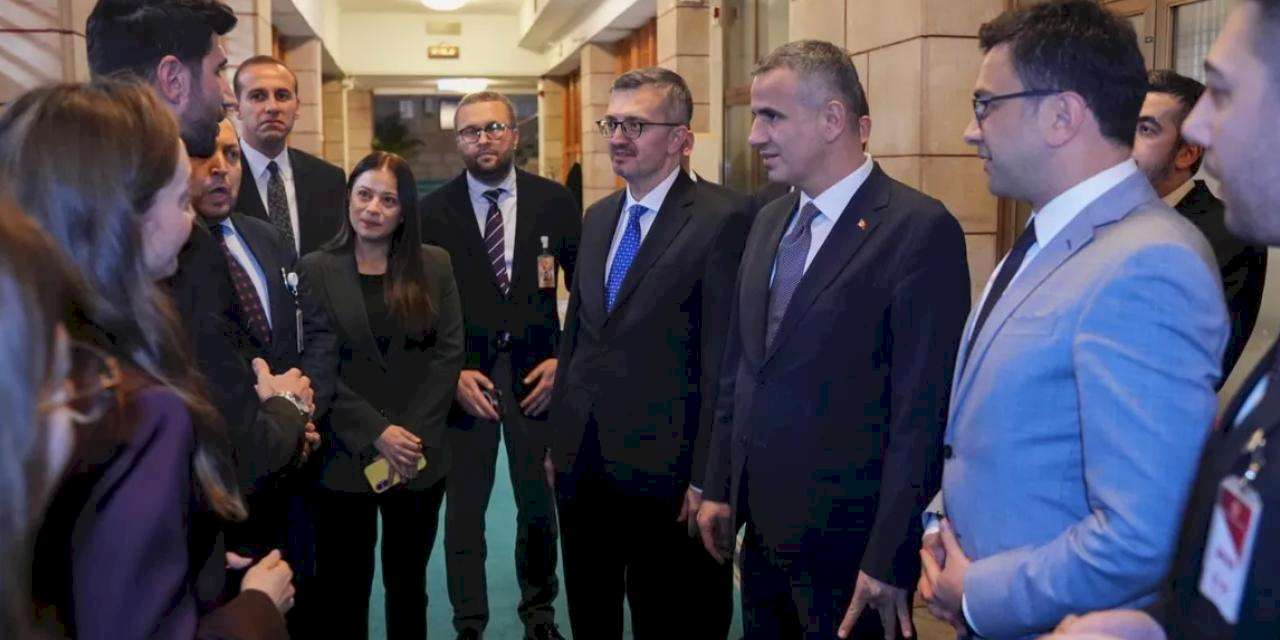 Burhanettin Duran'dan TBMM'de parlamento muhabirlerine ziyaret