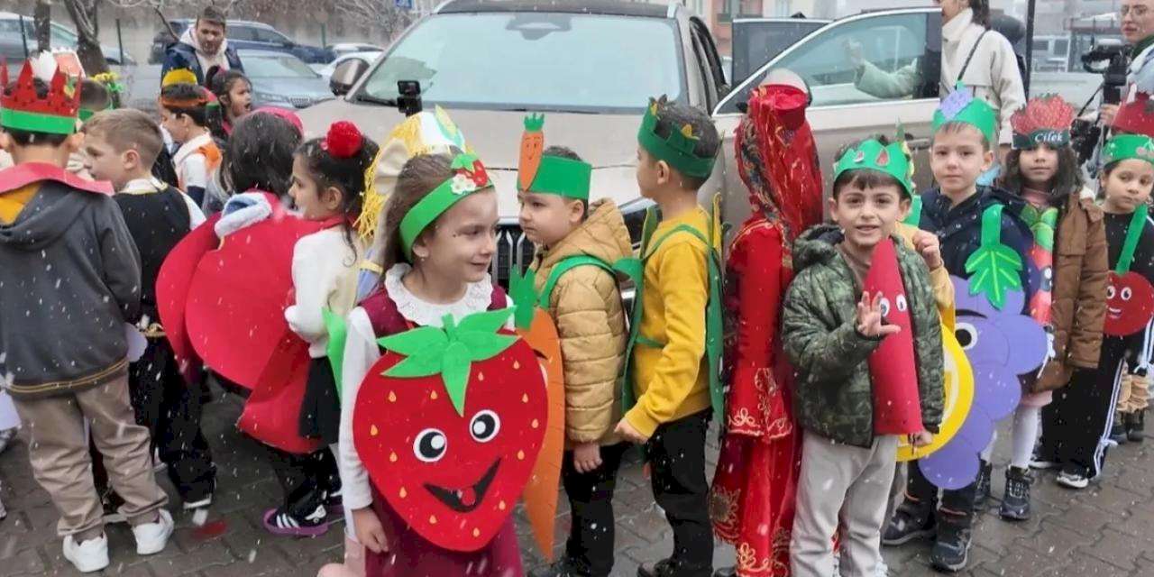 Memduh Büyükkılıç öğrencilere Togg'u tanıttı
