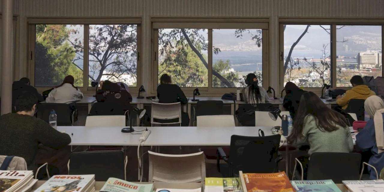 İzmir’in kütüphanelerini 'kitap kurtları' çok sevdi