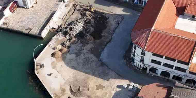 Ayvalık'ın denize açılan yeni meydanına modern dönüşüm