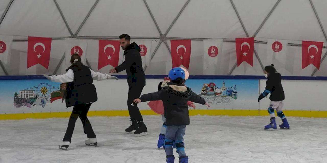 Ankara Keçiören'de ücretsiz buz pateni pistine yoğun ilgi