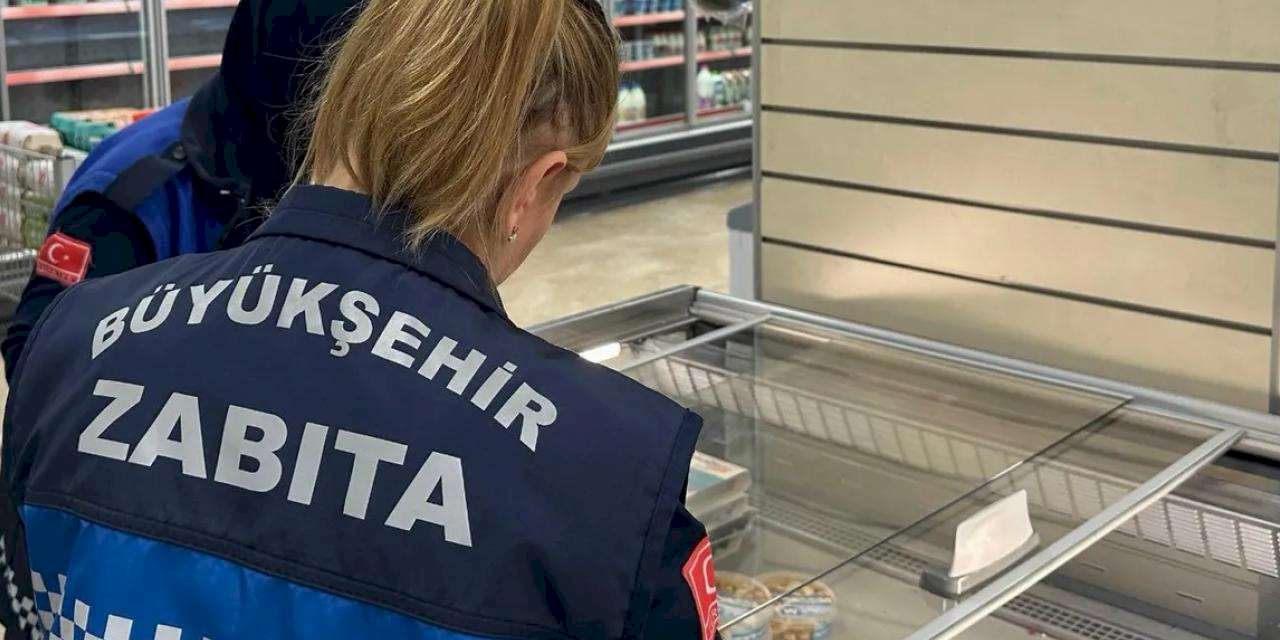 Kocaeli zabıtasından yılbaşı öncesi market denetimi