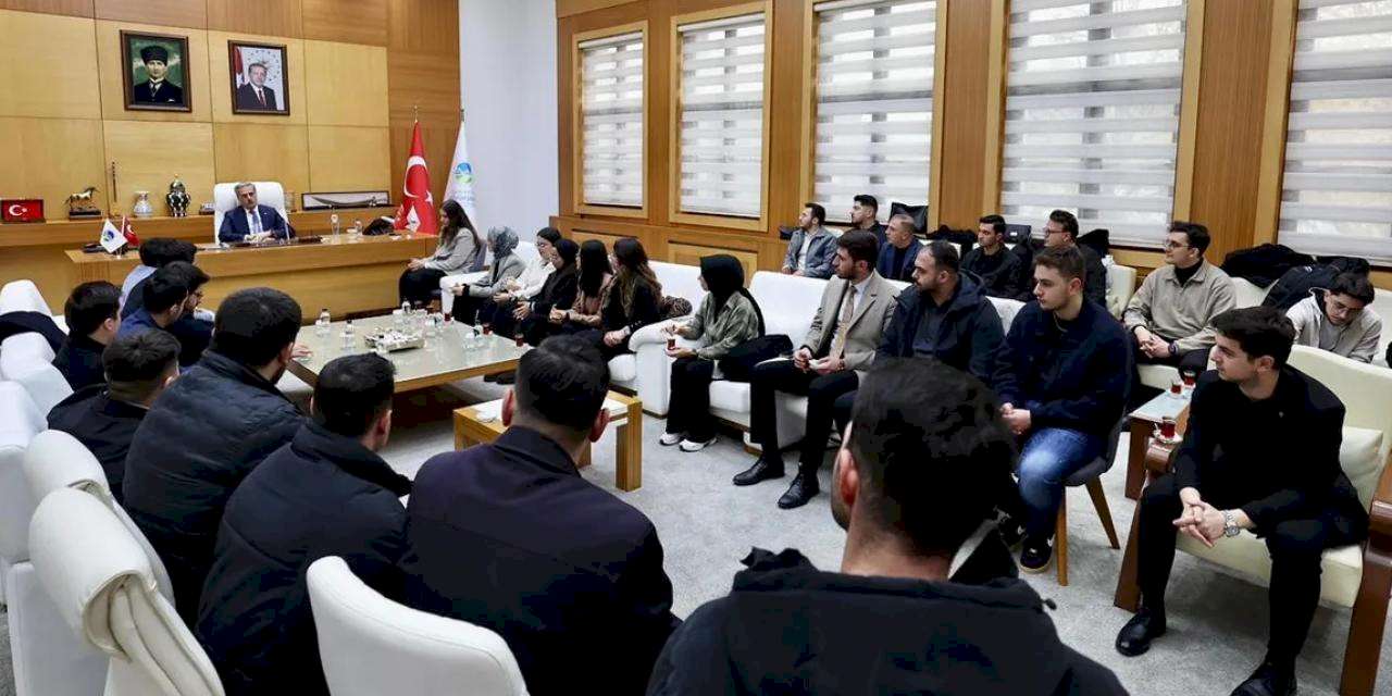 Sakarya'da Başkan Alemdar, gençlerle Sakarya’nın geleceğini konuştu