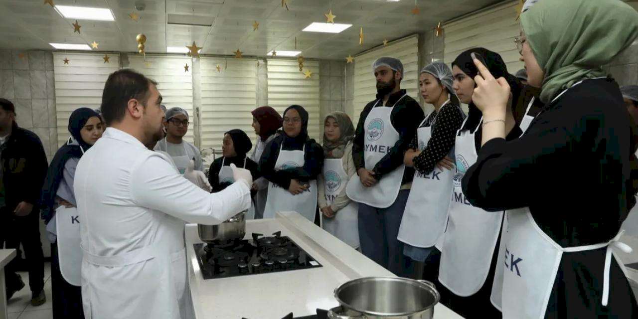 KAYMEK yabancı öğrencilere Kayseri lezzetlerini öğretiyor