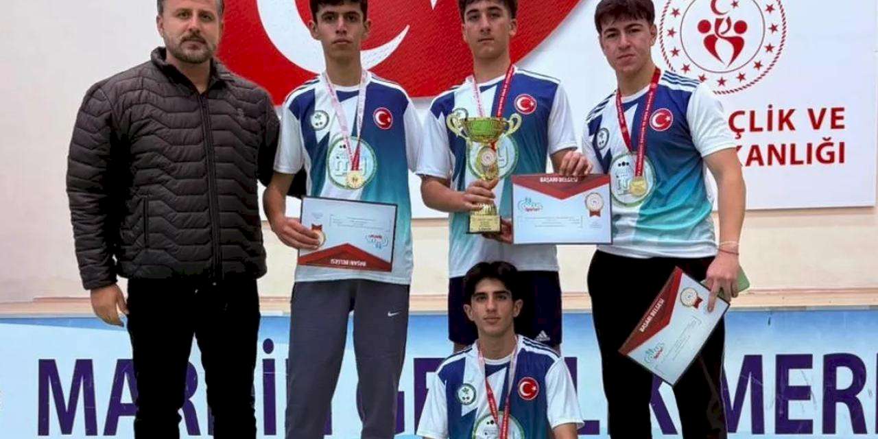 Mardin Yeşilli Gençlerbirliği’nden çifte şampiyonluk