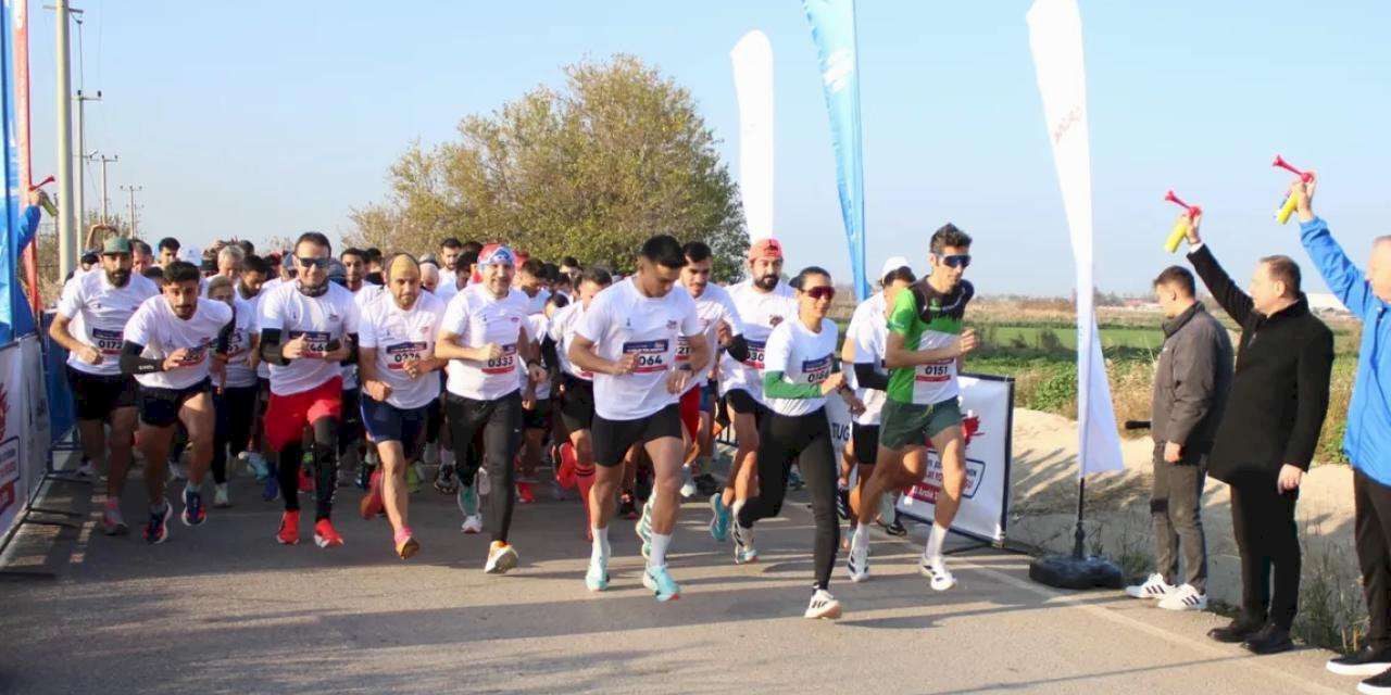 İzmir'de gençler Cumhuriyet'e koştu