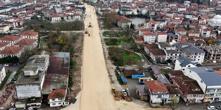 Sakarya'da bağlantı yolunda üstyapı çalışmaları hız kazandı