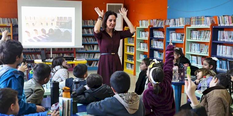 Antalya’da çocuklar kitaplarla buluşuyor