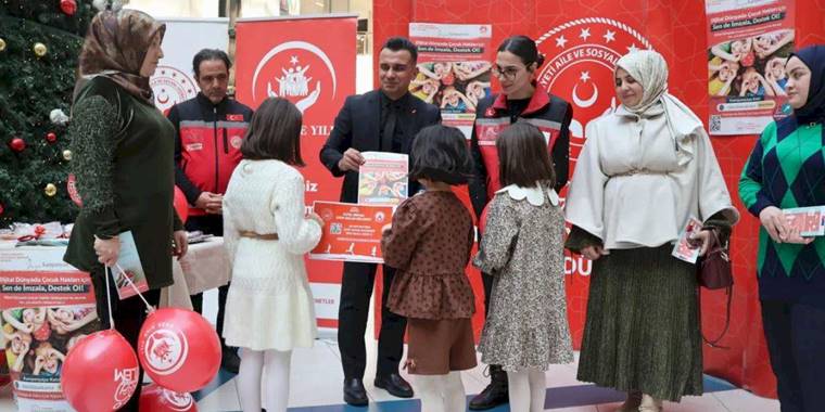 Erzurum’da 'Dijital Dünyada Çocuk Hakları' için imza kampanyası