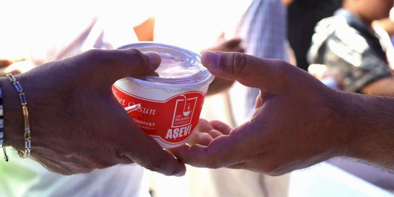 İzmit Belediyesi bugün kandillik helva ikram edecek