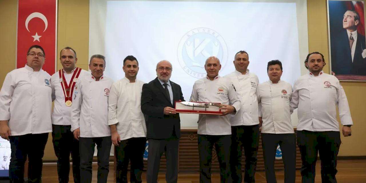 KAYÜ Aşçılık öğrencileri önlüklerini giydi