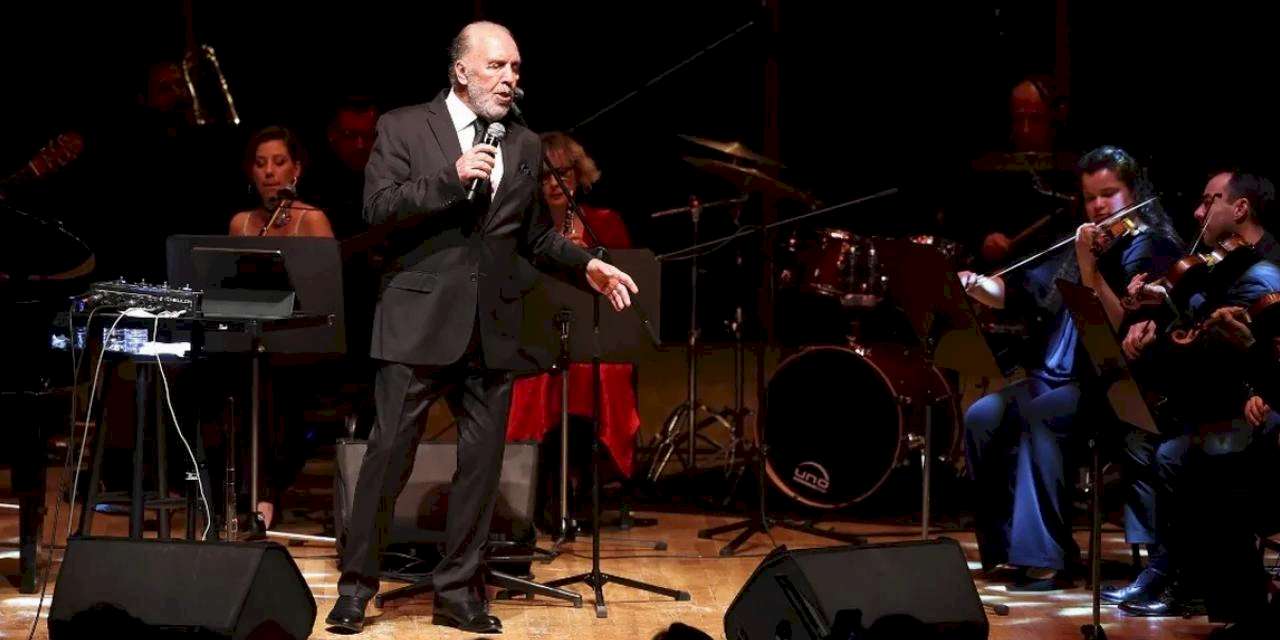 Fatih Erkoç söyledi İzmirliler eşlik etti