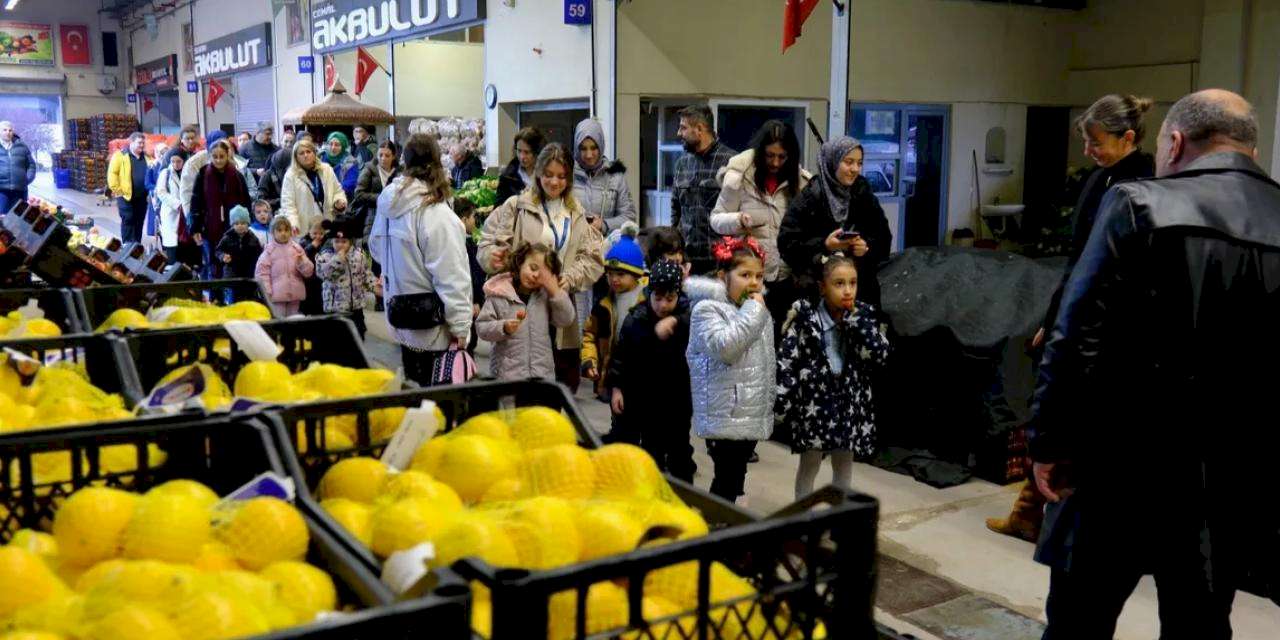 Kocaeli minikler, yerli malını hal binasında öğrendi