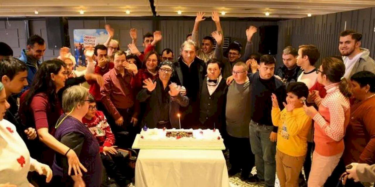 Antalya'da yeni yıla Engelsiz Kafe’de ‘merhaba’ dediler