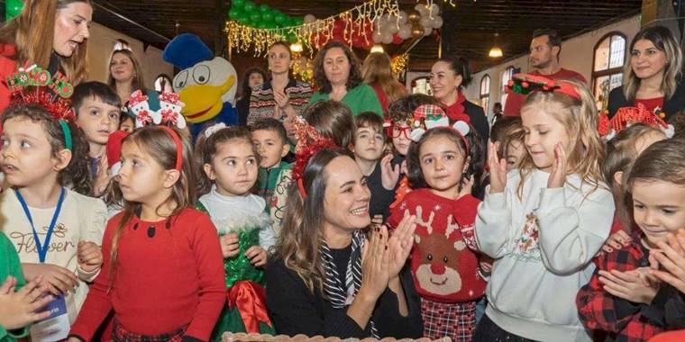 Yuvamız İzmirli çocuklara yeni yıl sürprizi