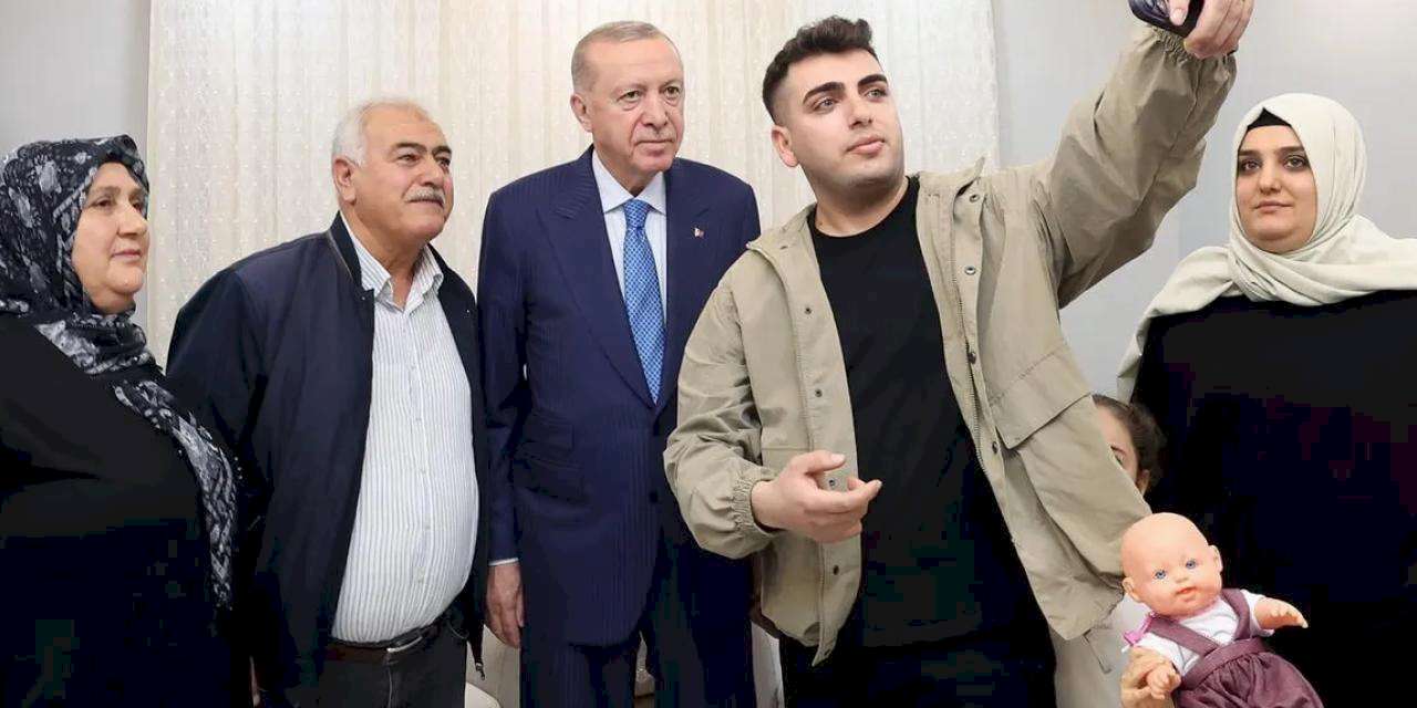 Cumhurbaşkanı Erdoğan'dan depremzede Karakuş ailesine ziyaret