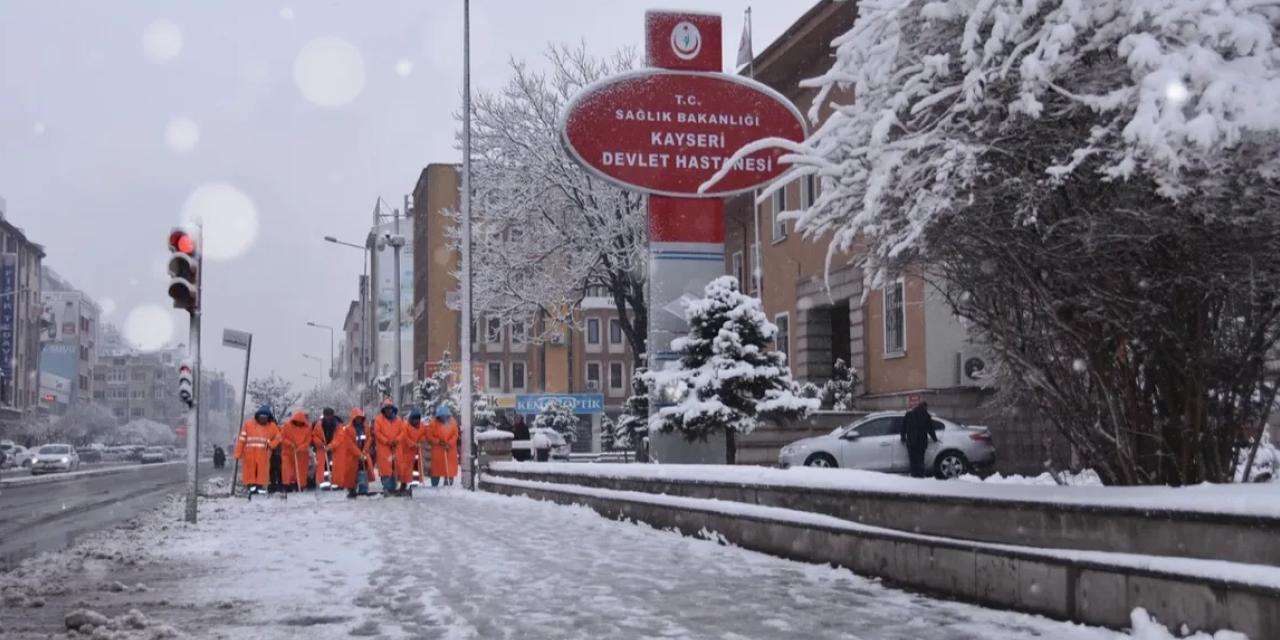 Kayseri Kocasinan'dan karlı yollara anında müdahale