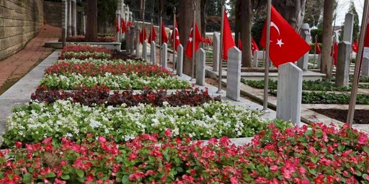 Kocaeli'de şehitliklerde çevre düzenleme çalışması