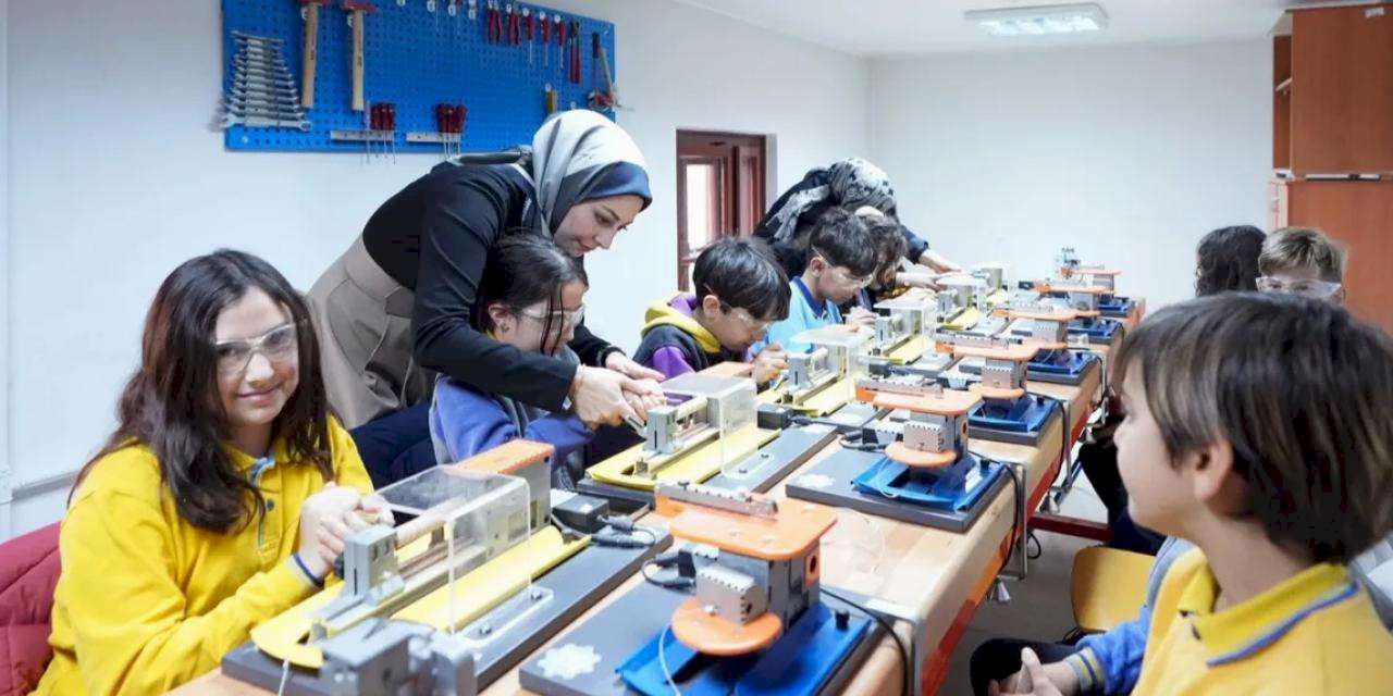 Öğrenciler bilgi ve becereyi kütüphanelerde kazanıyor