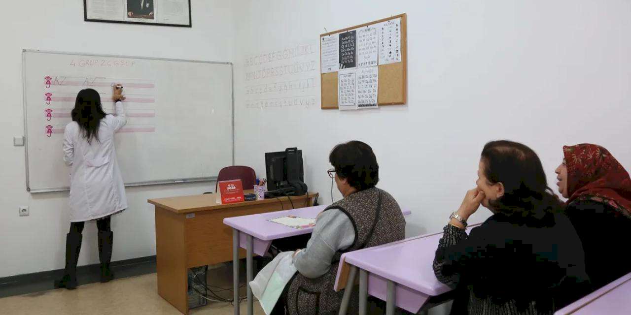 Ankara Keçiören'de her yaşa okuma yazma desteği