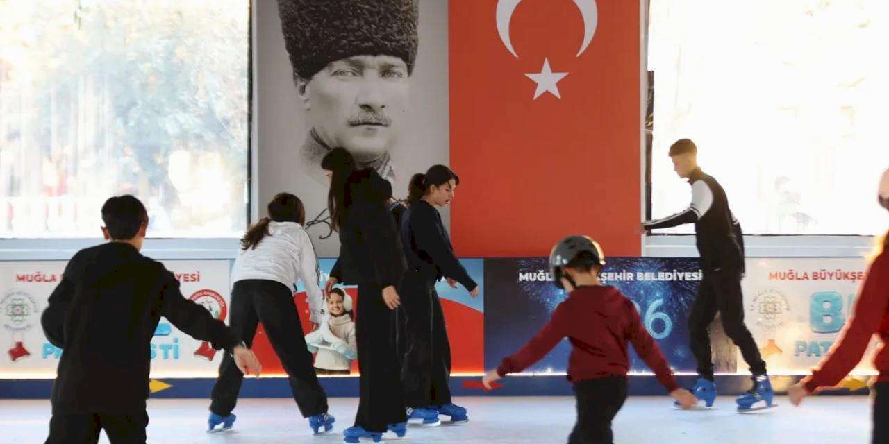Muğla'da buz paten pistiyle yeni yılı karşılıyor
