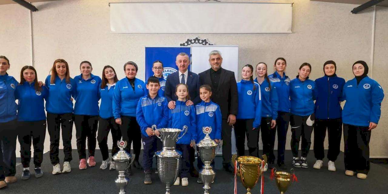 Kocaeli’de Kağıtspor’dan rekor başarı